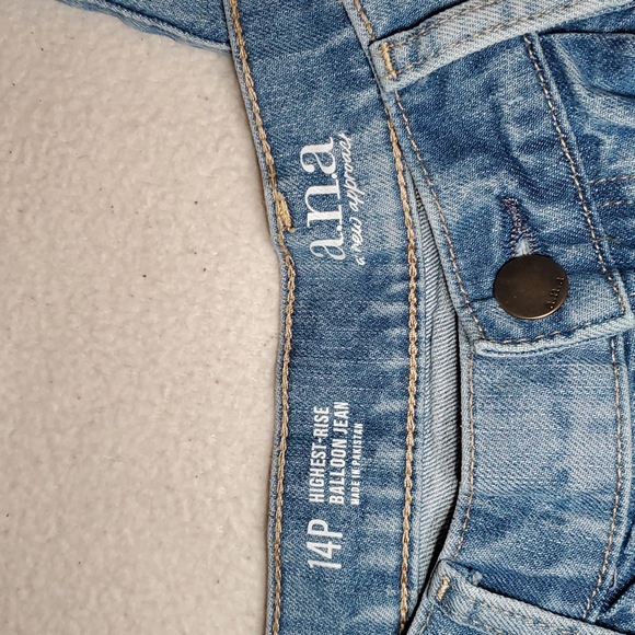 a.n.a Highest-Rise Ballon Jeans - Picture 4 of 8